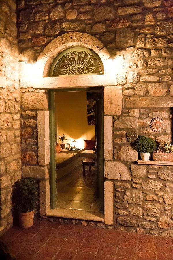 Petra Boutique Homes Arginonda 外观 照片